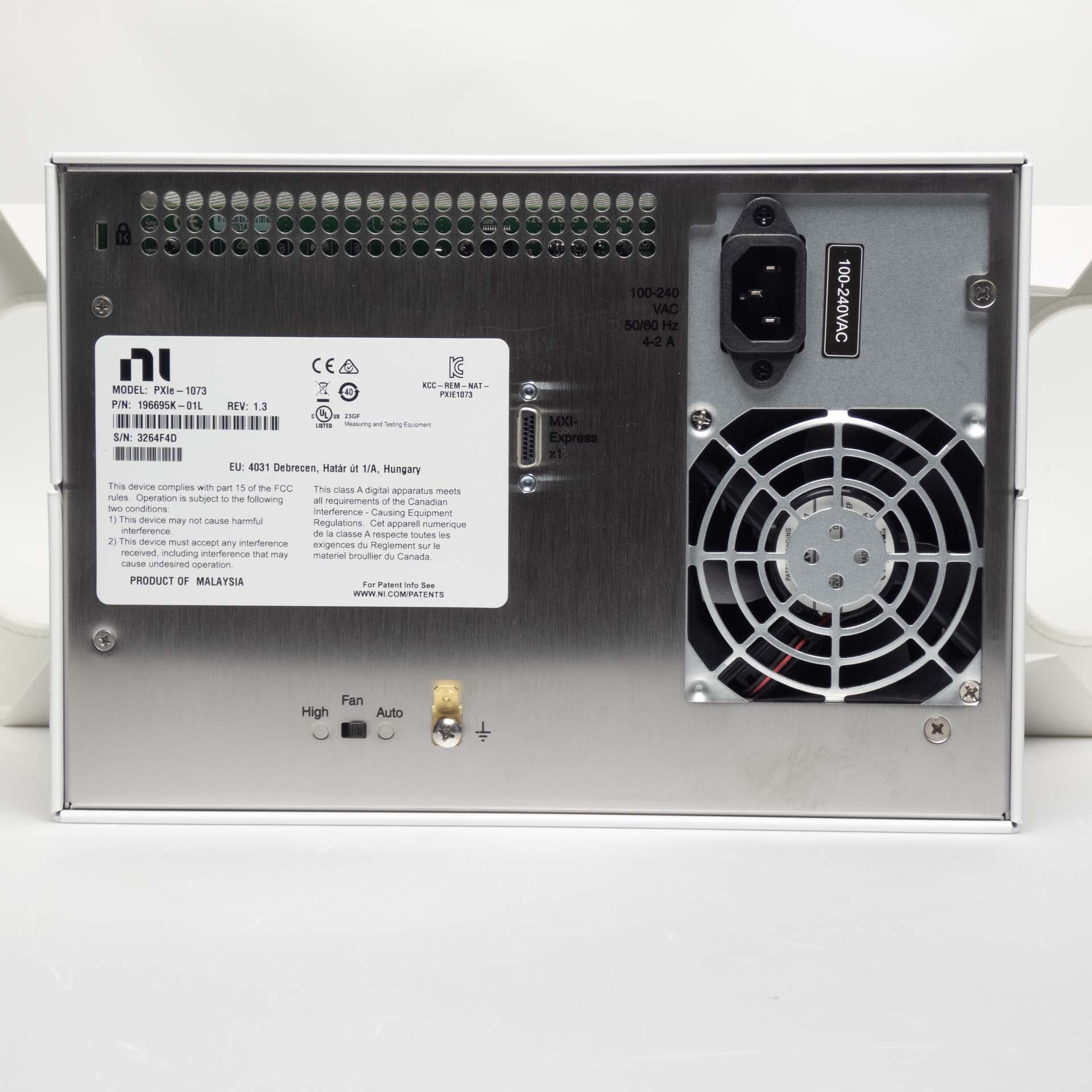 NI PXIe-1073 Rev. 1.3 PXIe, 5-Slot (3 Hybrid Slots, 2 PXI Express Slots) Chassis