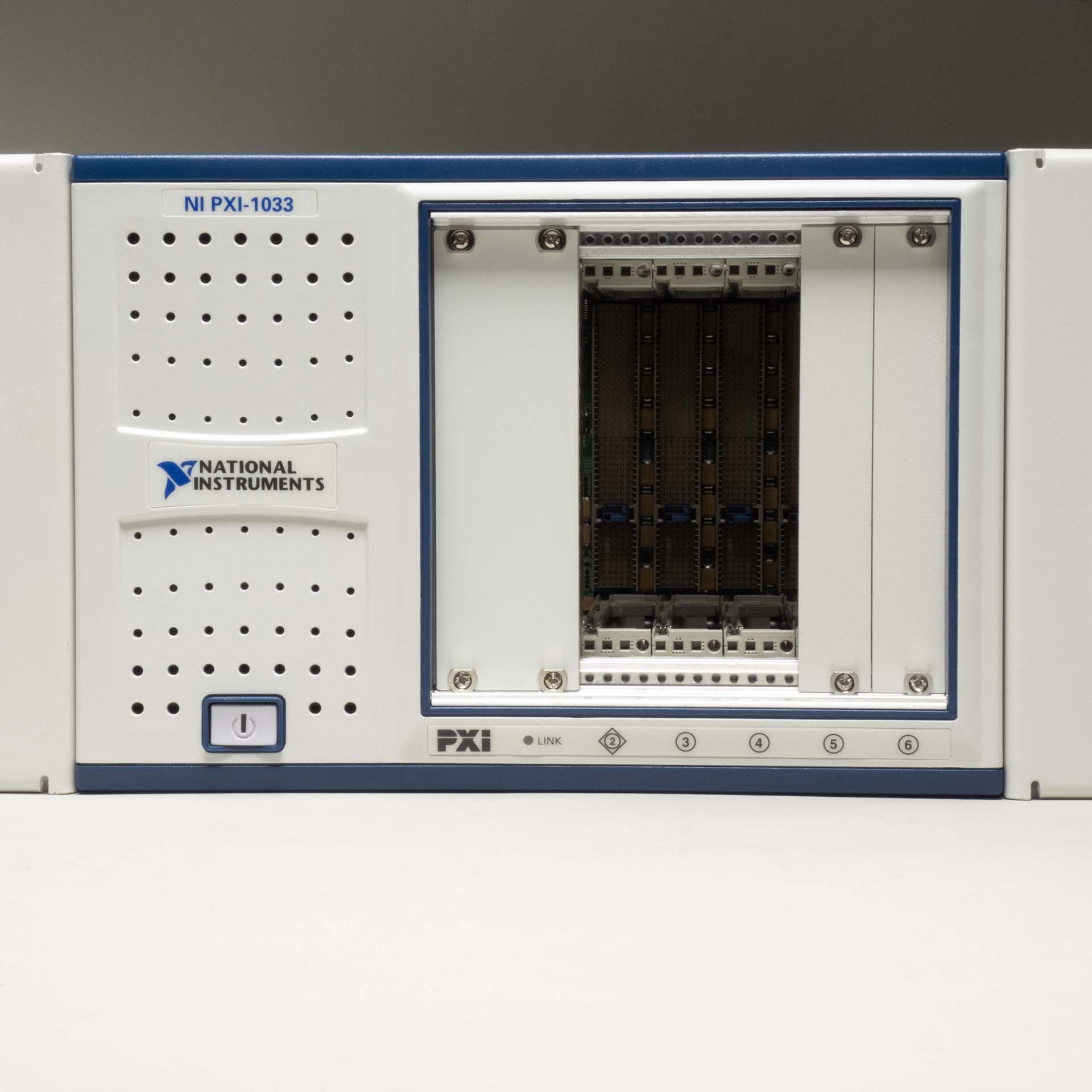 National Instruments NI PXI-1033 Rev 3.9 5-Slot PXI Chassis
